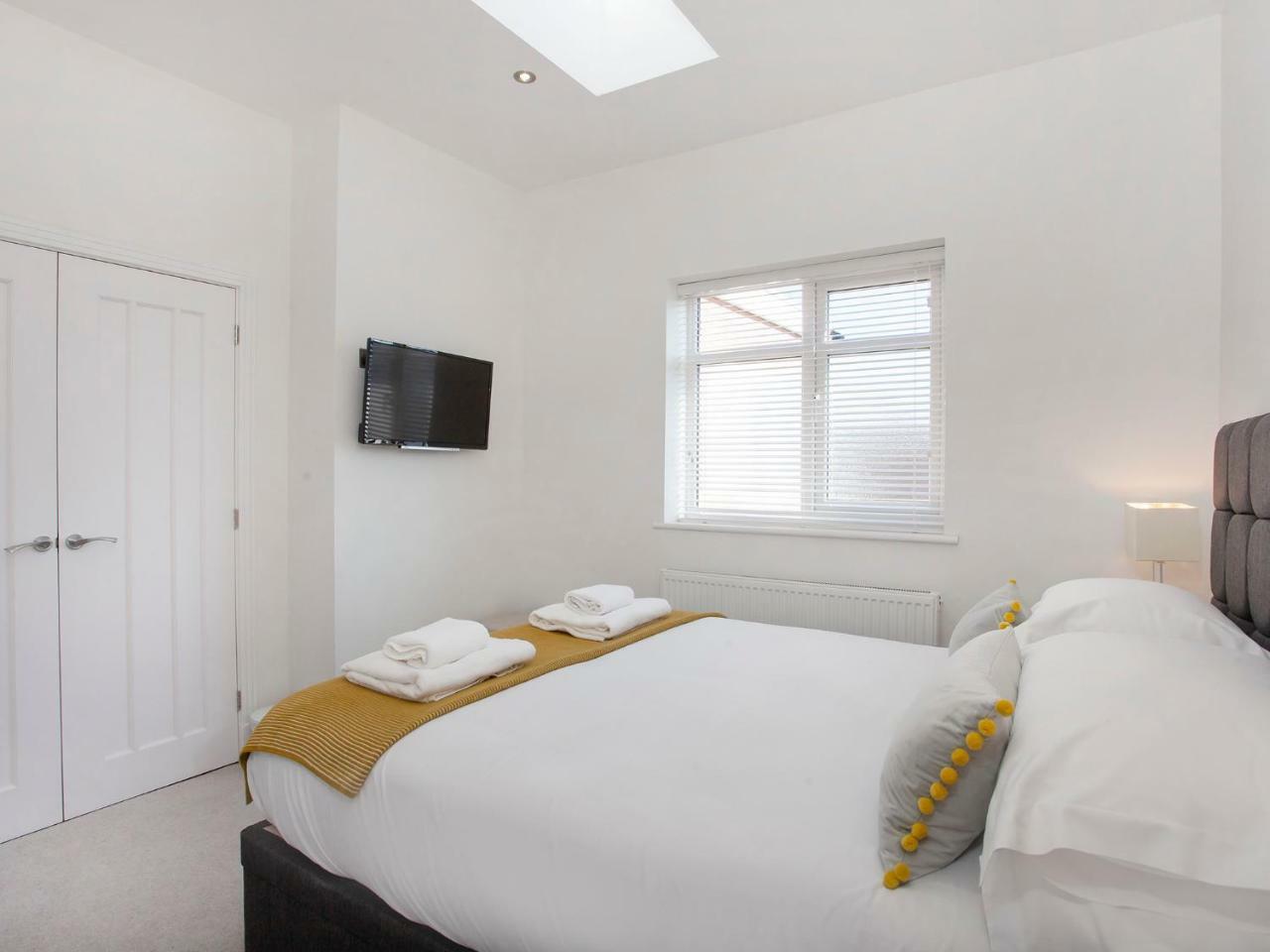White House Apartments-Free Parking 1 Car Per Apartment 约克 外观 照片