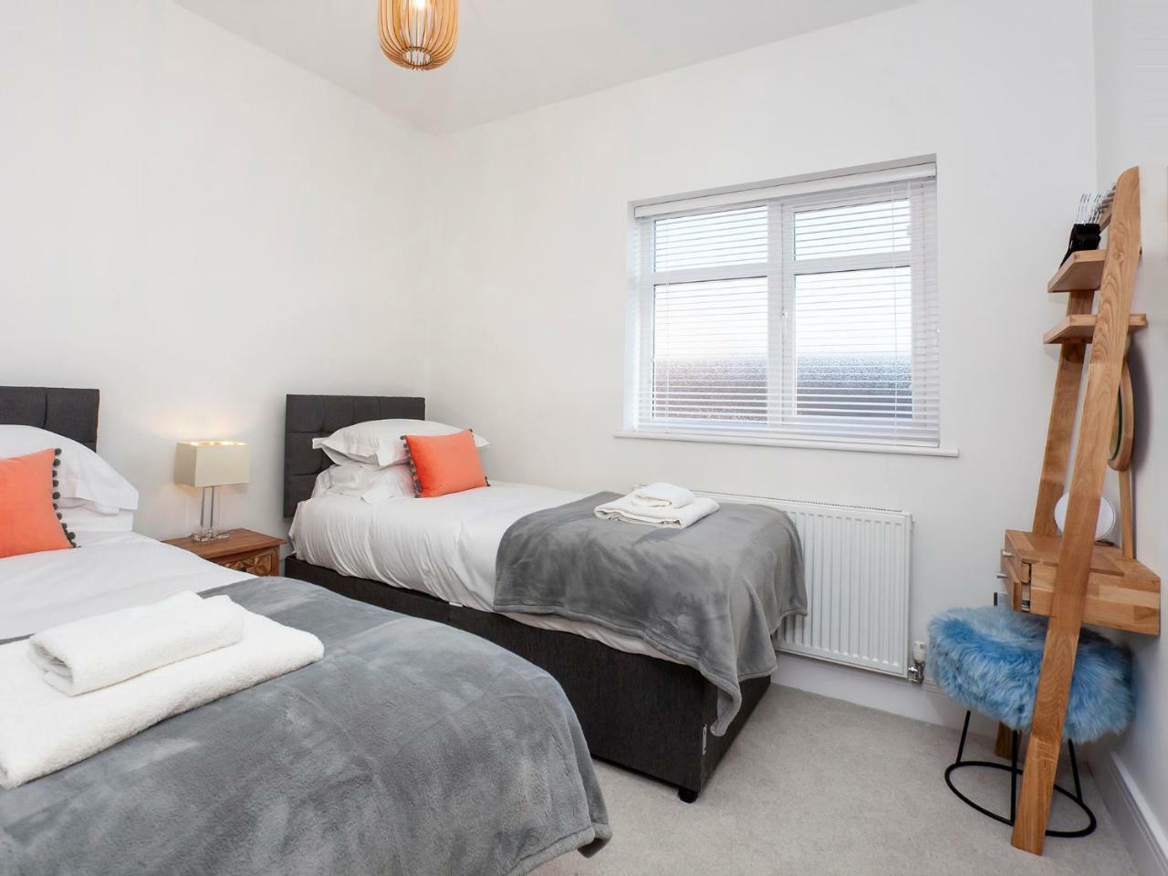 White House Apartments-Free Parking 1 Car Per Apartment 约克 外观 照片